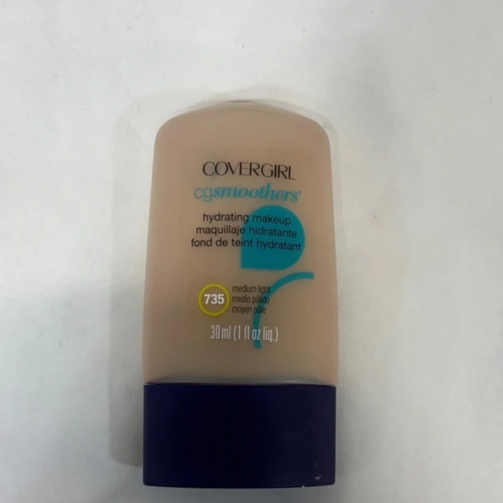COVERGIRL CG Smoothers Hydrating Makeup - Medium Light 735 makeup